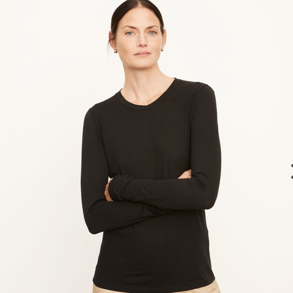 Vince- Essential Long Sleeve Crew Neck T-Shirt
Style # VR60783189
